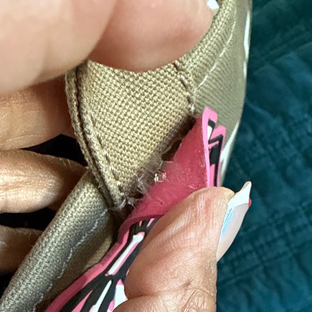 Marc Jacobs olive green Canvas Mini Tote with Marc Jacob’s Pink Bow patch - Picture 15 of 17